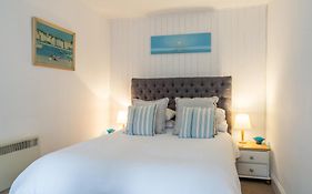 Cute 1 Bed Apartment 2 Mins From The Sea - Sleeps 4, Flat 8 The Gables, Church Street, Lyme Regis